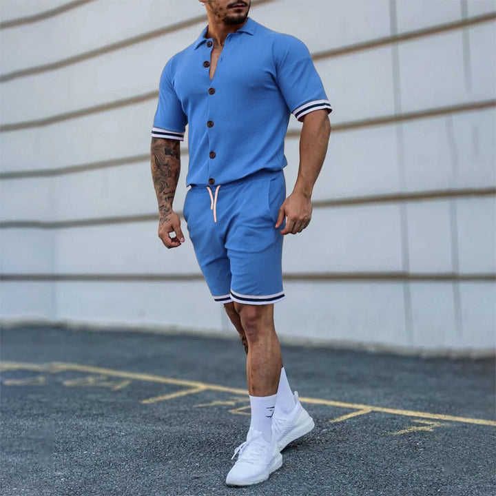 Herren Sportliches Kurzarmhemd mit passender Shorts Echoarchiv