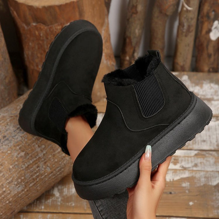 Damen Gefütterte Chelsea‑Stiefeletten aus Wildlederoptik mit elastischer Seitenblende und profilierter Gummisohle Echoarchiv