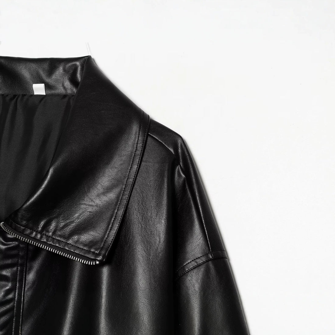 Damen Oversized Kunstleder-Bomberjacke mit breitem Reverskragen und elastischem Saum Echo Archiv