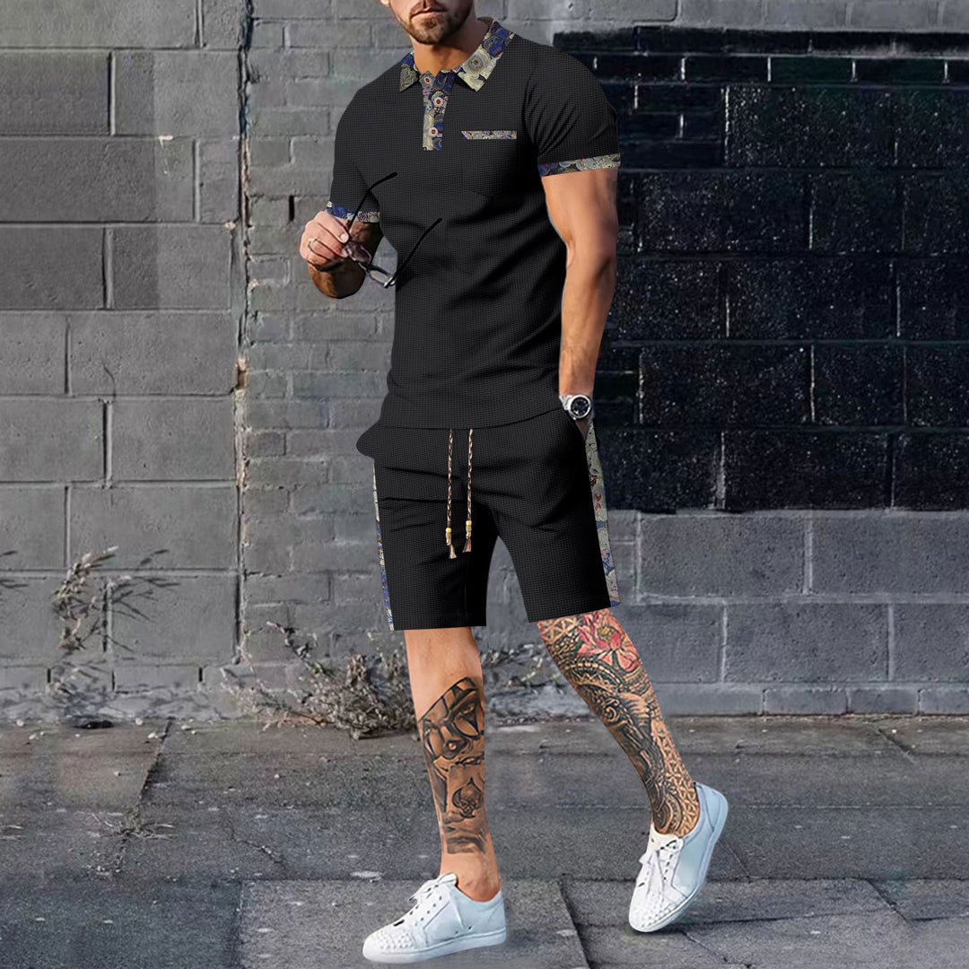 Herren Kurzarm-Polo und Shorts Ensemble im modernen Design mit kontrastierenden Details Echoarchiv