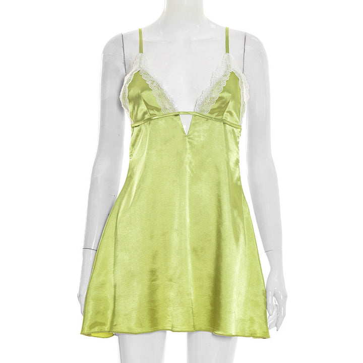 Damen Nachtkleid mit eleganten Spitzenakzenten und verführerischem V-Ausschnitt Echo Archiv