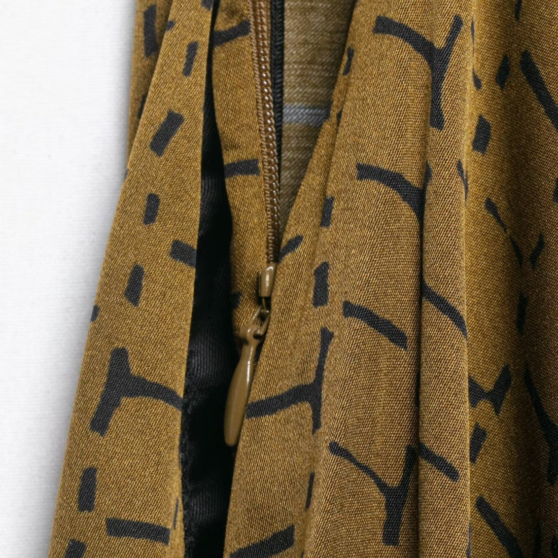 Damen Weite Palazzo-Hose mit asymmetrischem Volantsaum Echoarchiv