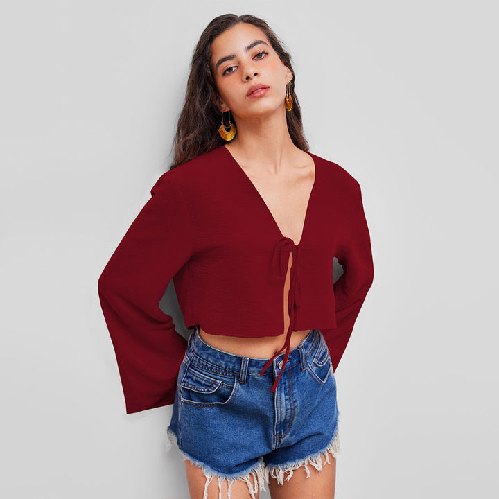 Damen kurzes Bindecrop-Top mit V-Ausschnitt, Knotenbindetail und Glockenärmeln – Avérine