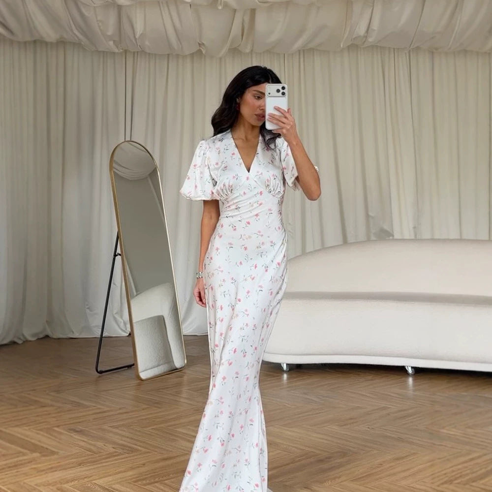 Damen Maxikleid mit floraler Satinoptik, taillierter Silhouette und kurzen Puffärmeln Echoarchiv
