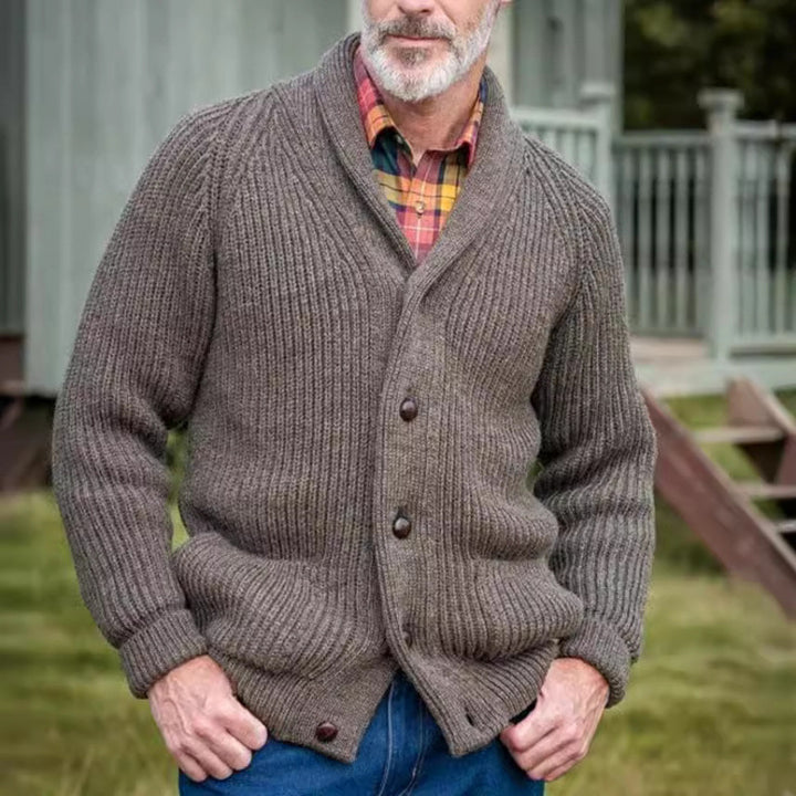Herren grob gestrickter Cardigan mit praktischen Taschen und modernem V-Ausschnitt Echoarchiv