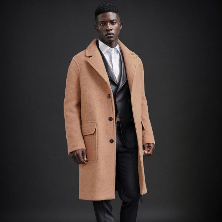 Herren eleganter Wollmantel im klassischen Stil mit großen Taschen Echoarchiv