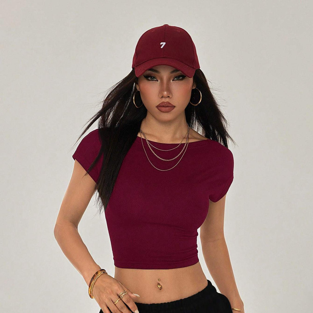 Damen Crop-Top mit breitem Ausschnitt und körperbetontem Schnitt Echo Archiv