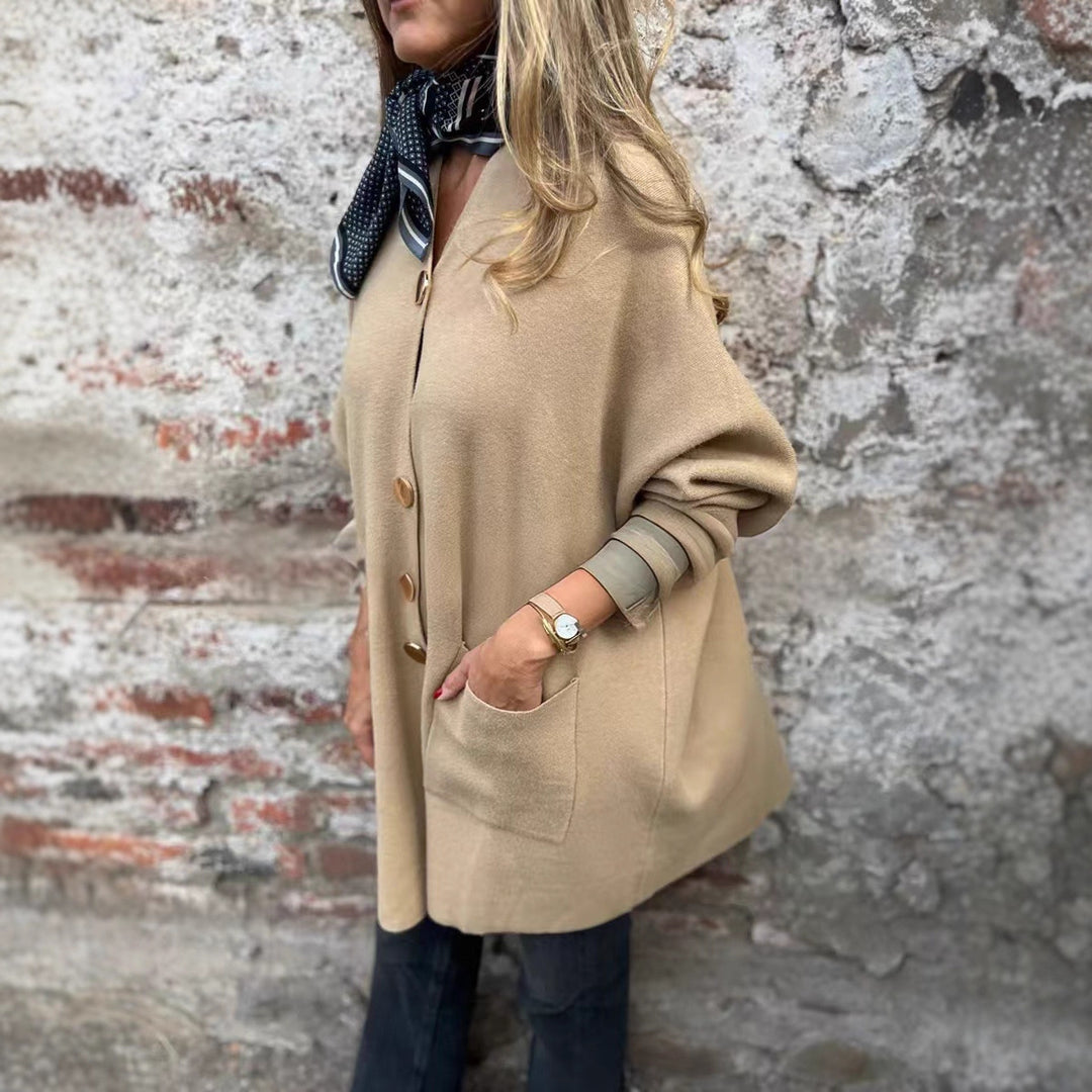 Damen Oversize Strickmantel-Cardigan mit aufgesetzten Taschen und Zierknöpfen – Veloura