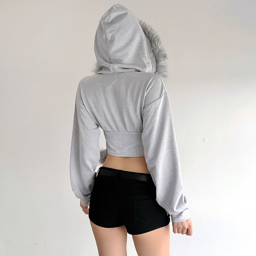 Damen nan kurzes Kapuzen‑Sweatshirt mit Kunstfellbesatz, Reißverschluss und Pompon-Kordeln Echo Archiv