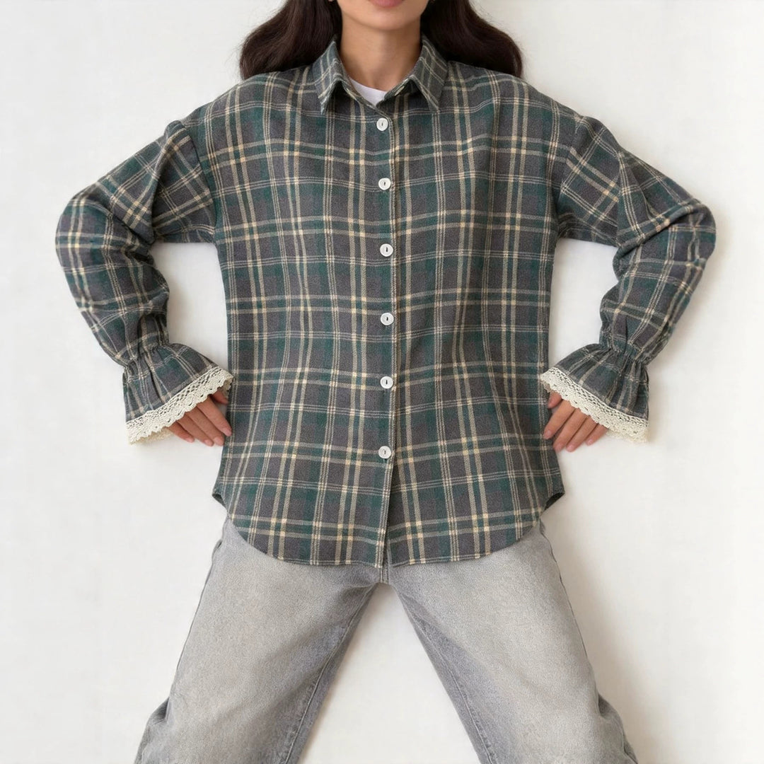 Damen Karo-Hemdbluse mit Spitzenmanschetten und Oversize-Schnitt Echoarchiv