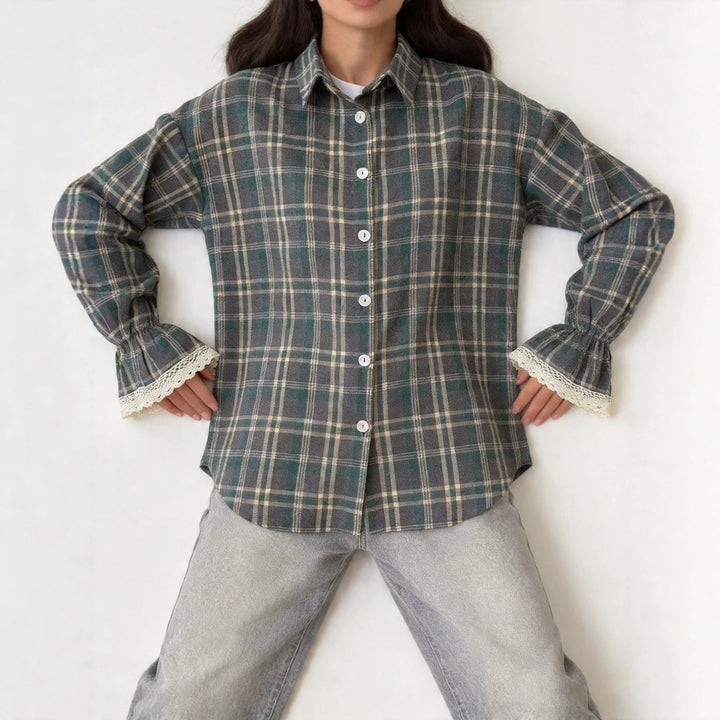 Damen Karo-Hemdbluse mit Spitzenmanschetten und Oversize-Schnitt Echoarchiv