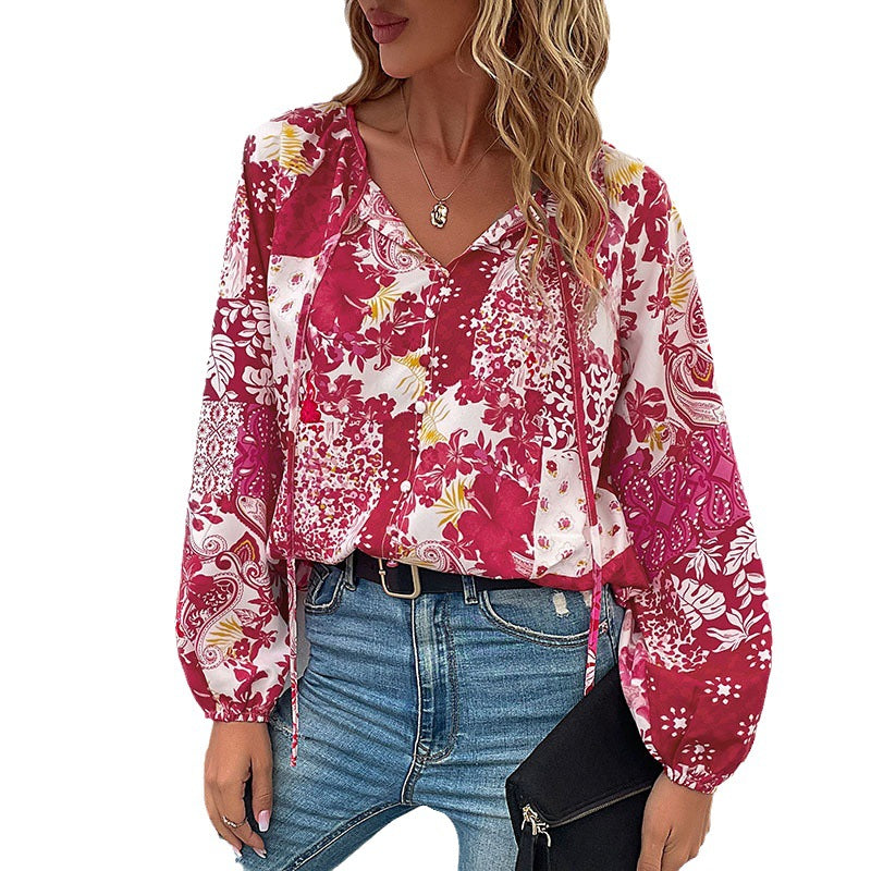 Damen Leichte Boho-Bluse mit Patchwork‑Print, Bindeschlitz und Ballonärmeln Echoarchiv