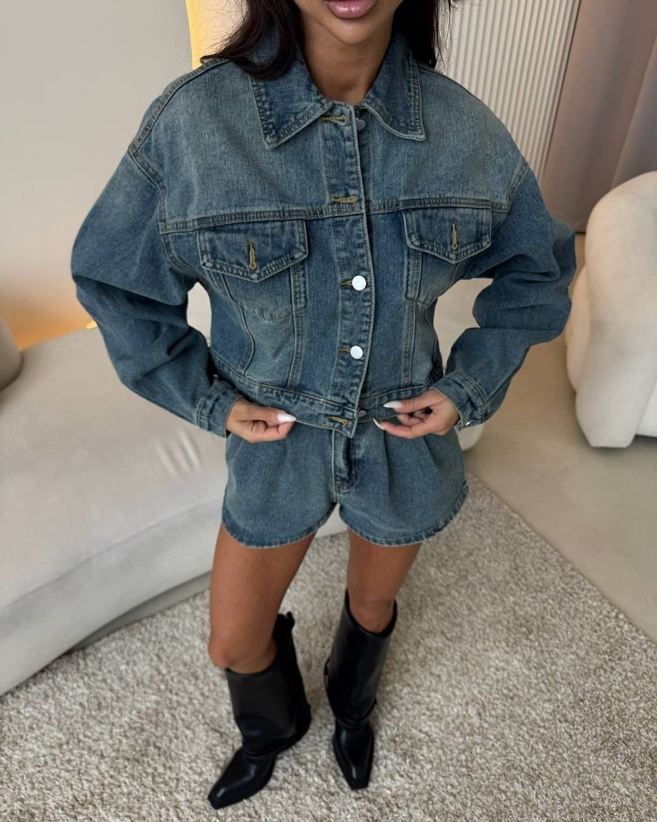 Damen Kurzgeschnittenes Jeans-Set mit verkürzter Jeansjacke und taillenhohen Shorts – Élanora
