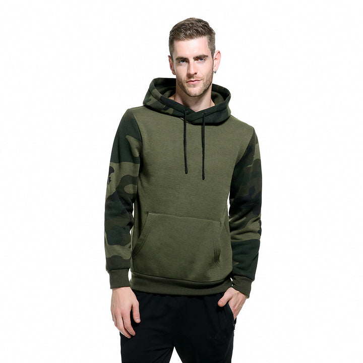 Herren Kapuzenpullover mit modernem Camouflage-Design und praktischen Taschen Echoarchiv