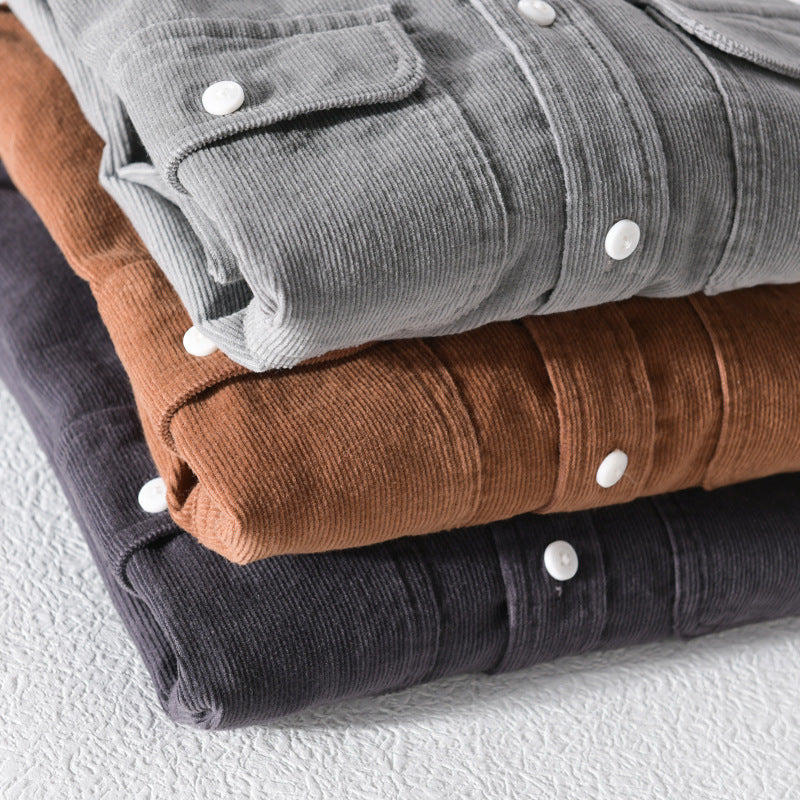 Herren Feincord-Hemdjacke im Worker‑Stil mit doppelten Brustpatten und entspanntem Schnitt Echoarchiv