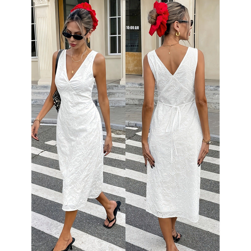 Damen Midikleid mit eleganter Lochstickerei und V-Ausschnitt Echo Archiv