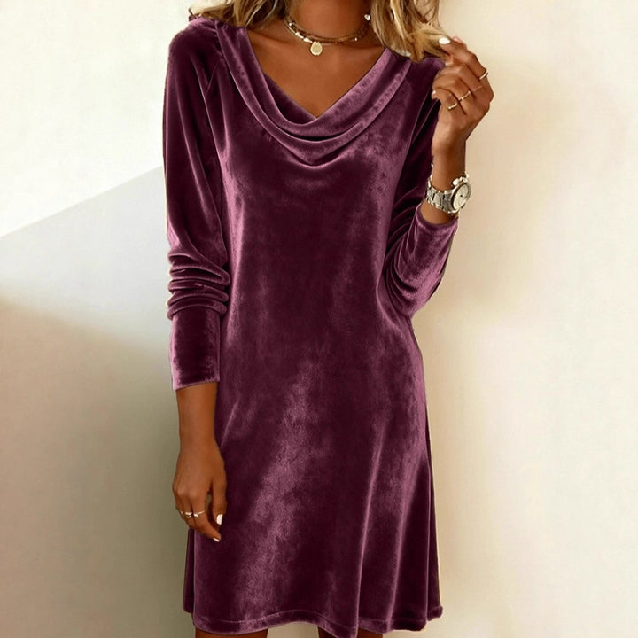 Damen Samt-Kleid mit Wasserfallkragen und lässiger A‑Linie Echoarchiv