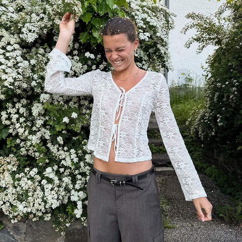 Damen Spitzenbluse mit elegantem Schnürverschluss Echo Archiv