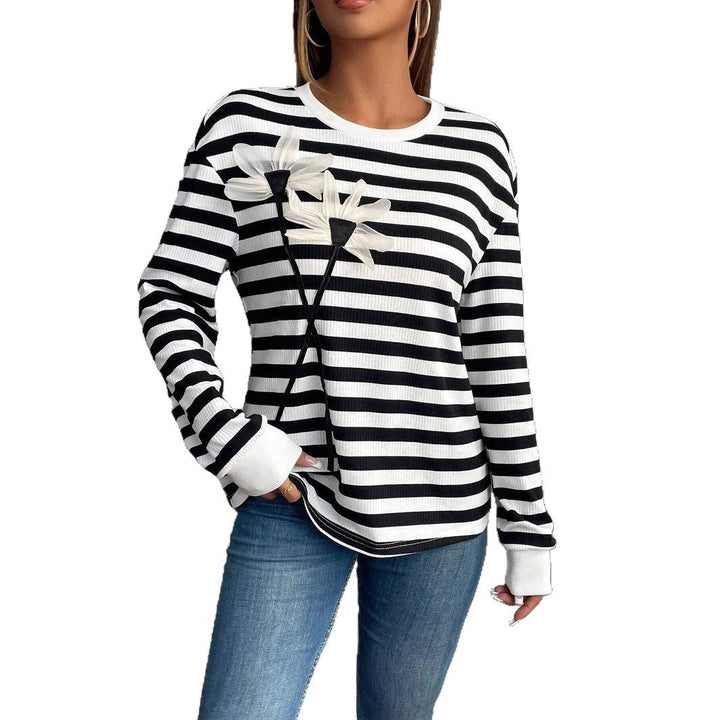 Damen nan gestreiftes Ripp-Langarmshirt mit dreidimensionaler Blumenapplikation und Rundhals Echo Archiv