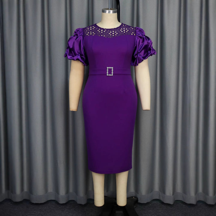 Damen Elegantes Kleid mit Spitzenakzenten und voluminösen Puffärmeln Echo Archiv