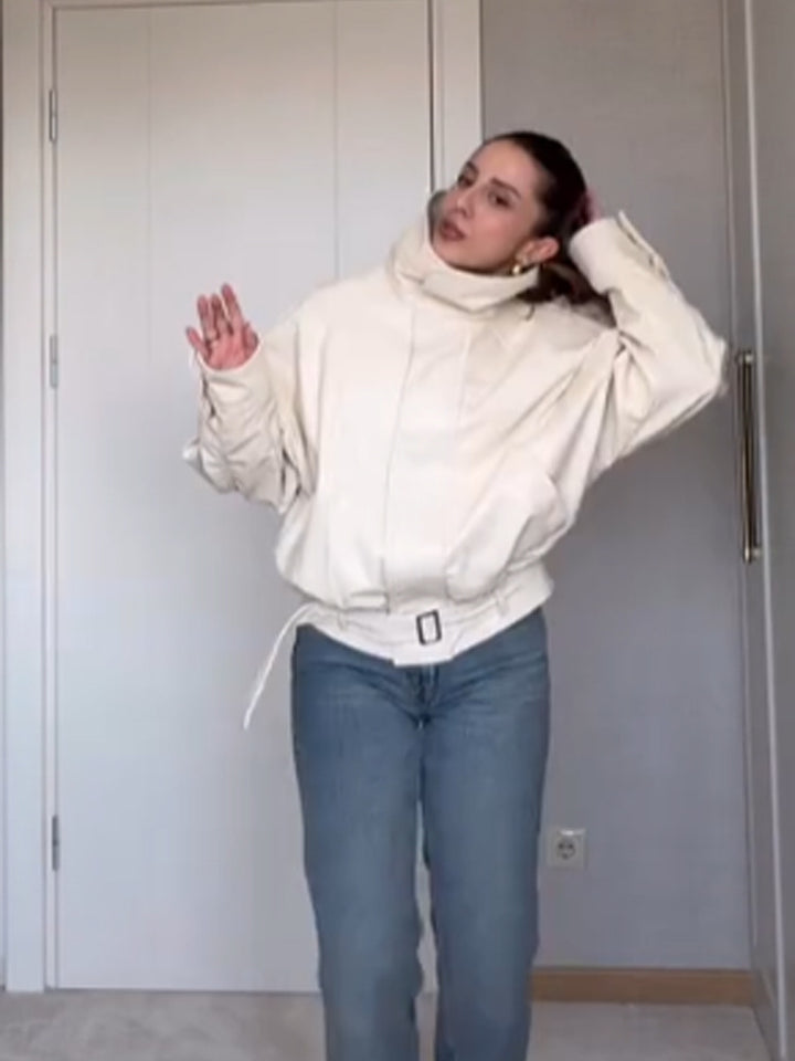 Damen Oversize Kurzjacke mit hohem Stehkragen, wattierter Silhouette und taillierbarem Gürtel Echoarchiv