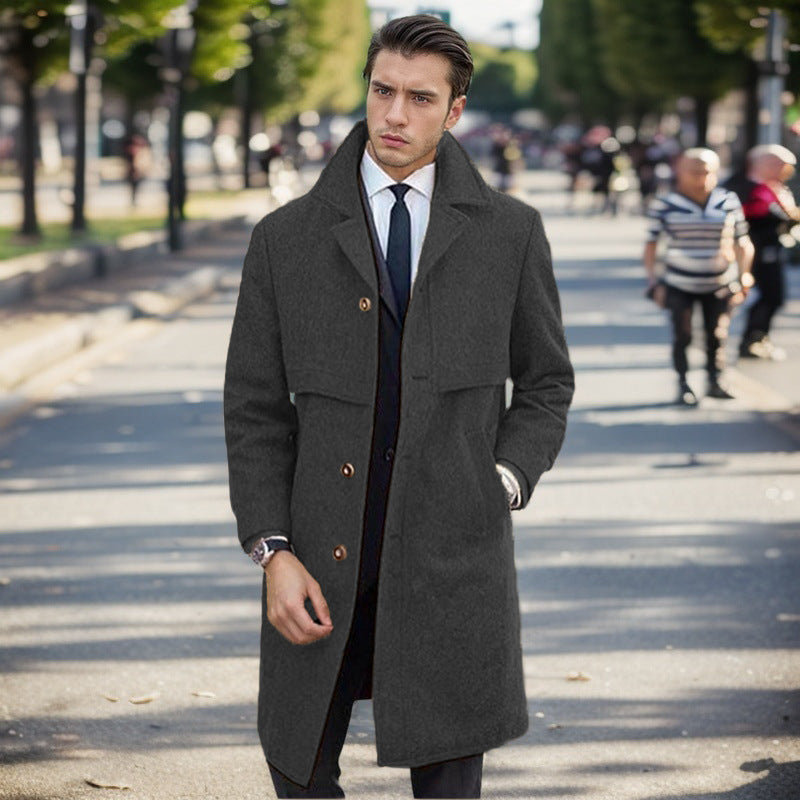 Herren eleganter Wollmantel mit doppelter Knopfleiste und modernem Design Echoarchiv