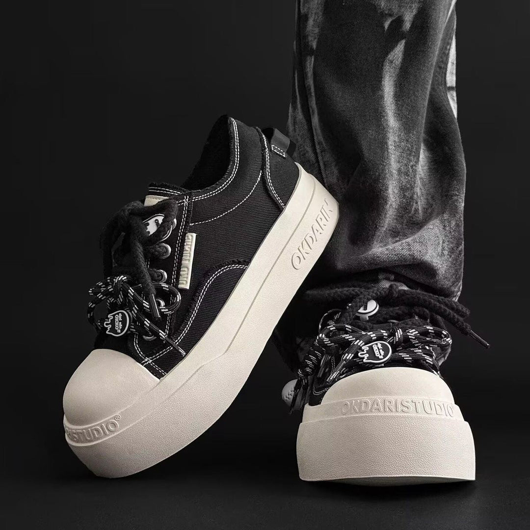 Damen Sneakers mit einem einzigartigen Schnürsystem und dämpfender Gummisohle Echo Archiv