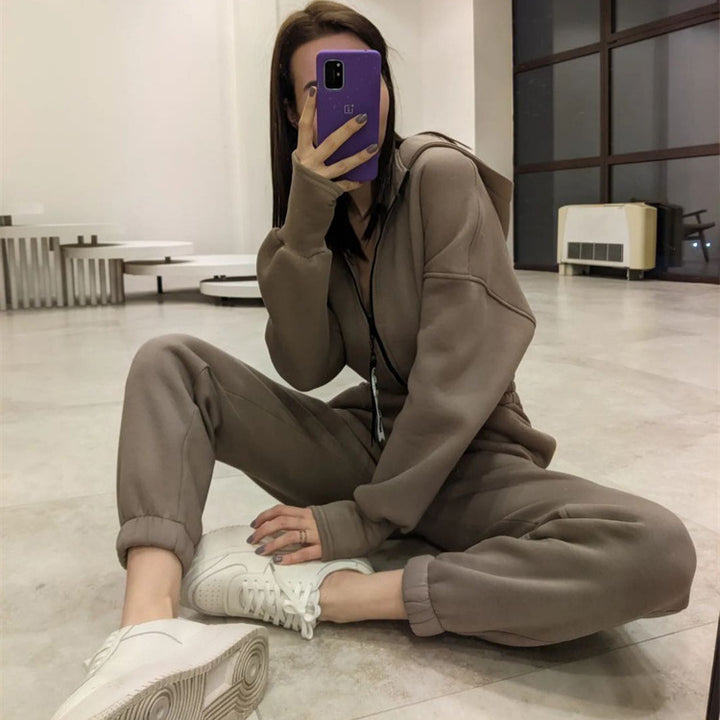 Damen Taillierter Kapuzen-Sweat-Jumpsuit mit Reißverschluss und elastischem Taillenbund – Solévia