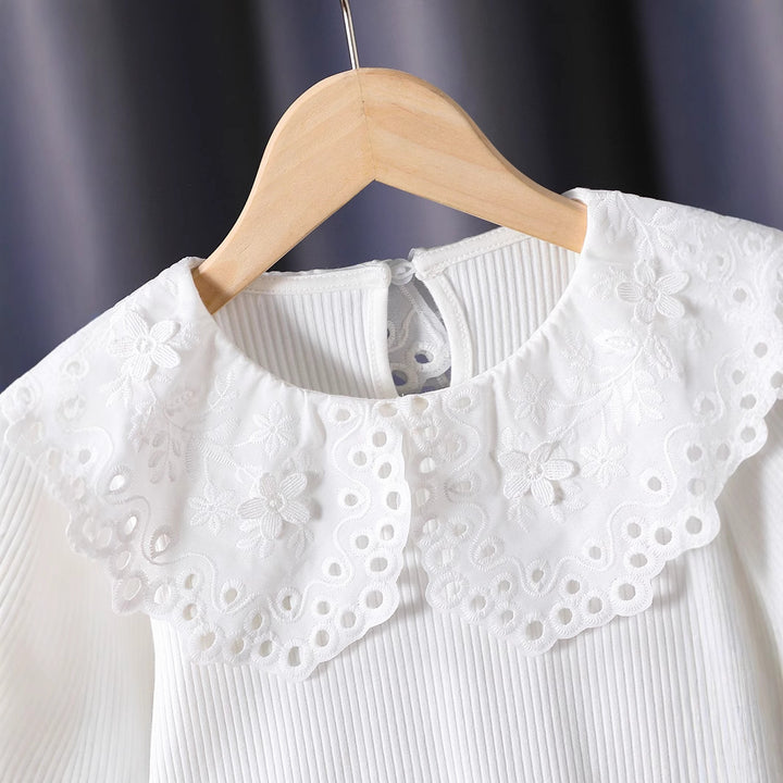 Mädchen Bluse mit voluminösen Tüllärmeln und aufwändigen Blumenstickereien Echo Archiv