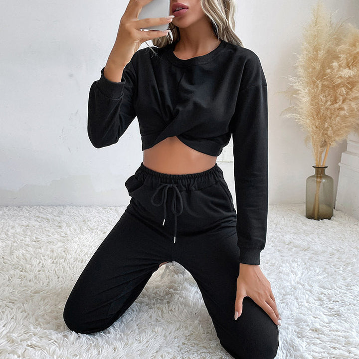 Damen Kurzgeschnittenes Loungewear-Set mit Twist-Oberteil und hochtaillierter Jogginghose Echoarchiv