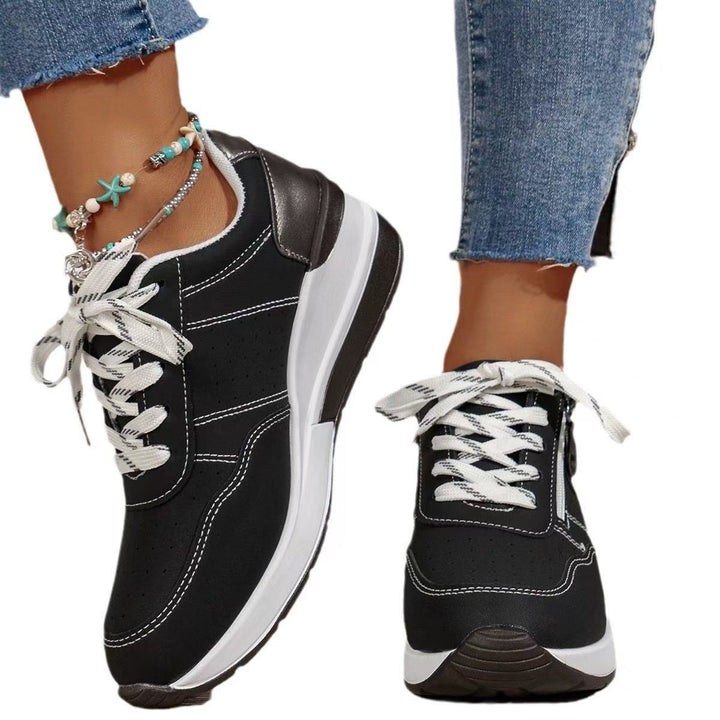 Damen sportive Plateau-Wedgesneaker mit seitlichem Zipper, perforiertem Nubuklook und dämpfender EVA-Sohle Echo Archiv
