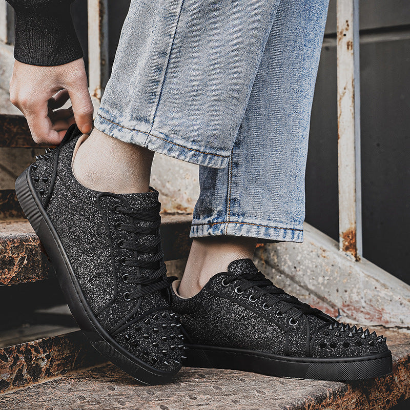 Damen glitzernder Low-Top Sneaker mit spitzem Nietenbesatz und gepolstertem Lederfutter Echo Archiv