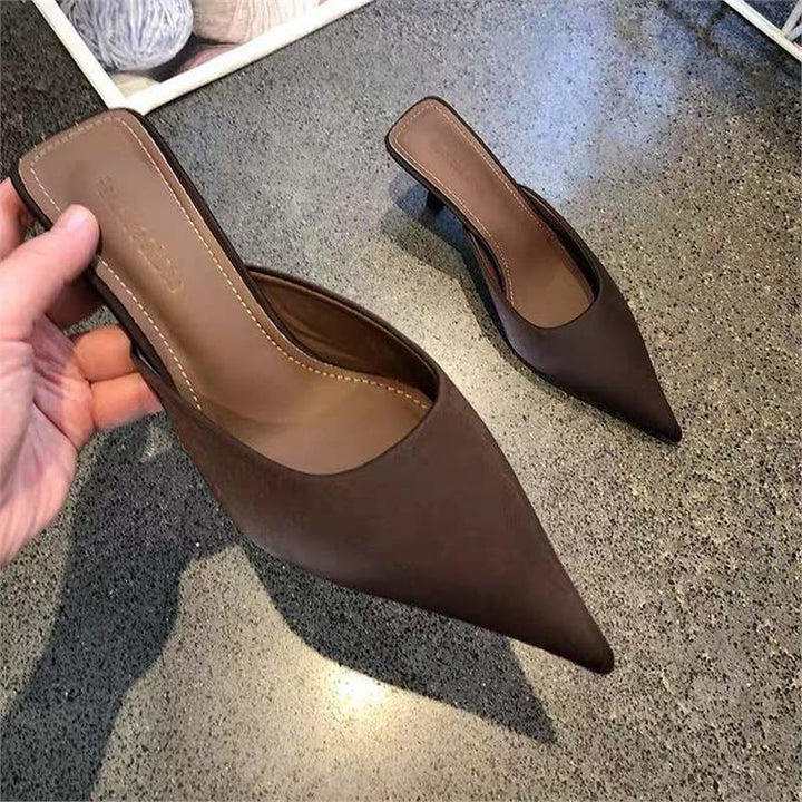 Damen Spitz zulaufende Mule mit niedrigem Kittenabsatz und fersenfreiem Design – Avérine