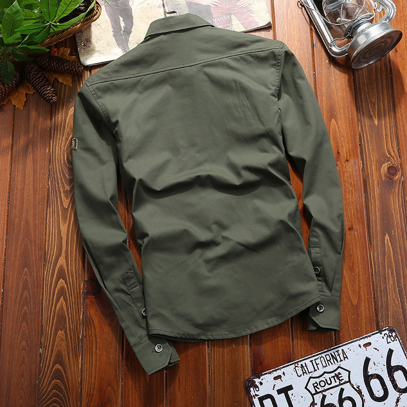 Herren Militärisch inspirierte Hemdjacke mit Epauletten, Brusttaschen und schmaler Passform – Taviero