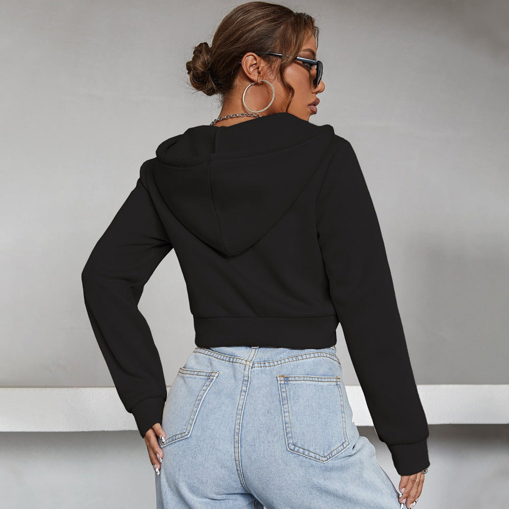 Damen kurze Kapuzenjacke mit durchgehendem Reißverschluss taillierter Silhouette und elastischen Bündchen – Célinea