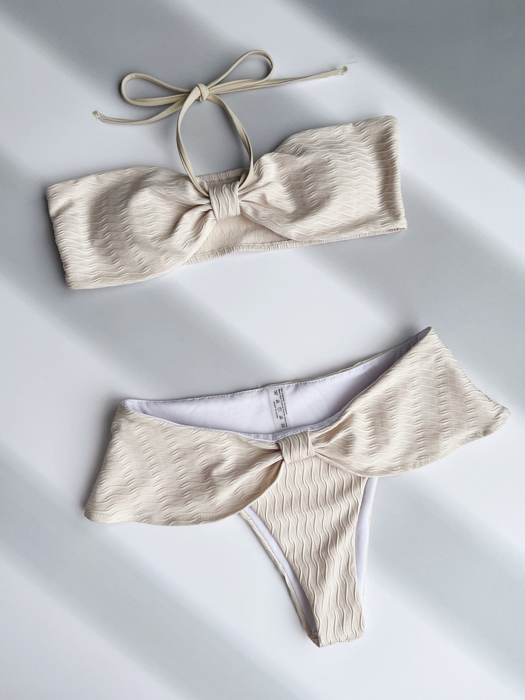Damen Bandeau-Bikini mit raffinierten Rüschen Echo Archiv