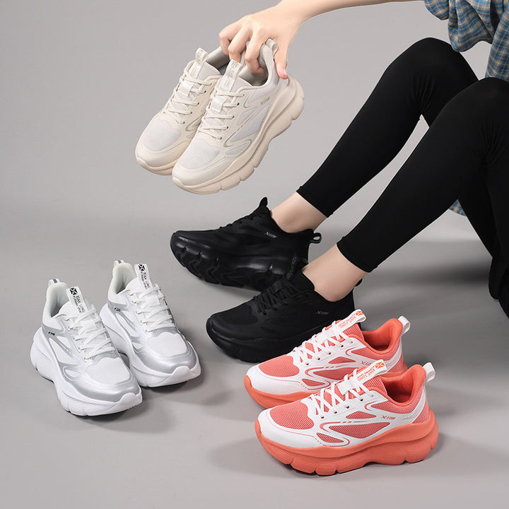 Damen nan modische Volumen-Sneaker mit atmungsaktivem Mesh, verstärkenden Overlays und extra gedämpfter Keilsohle Echo Archiv