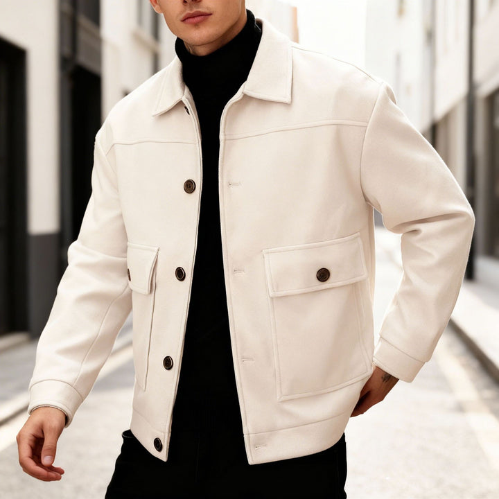 Herren nan kurze Woll-Feldjacke mit Hemdkragen aufgesetzten Pattentaschen und klarer Silhouette Echo Archiv