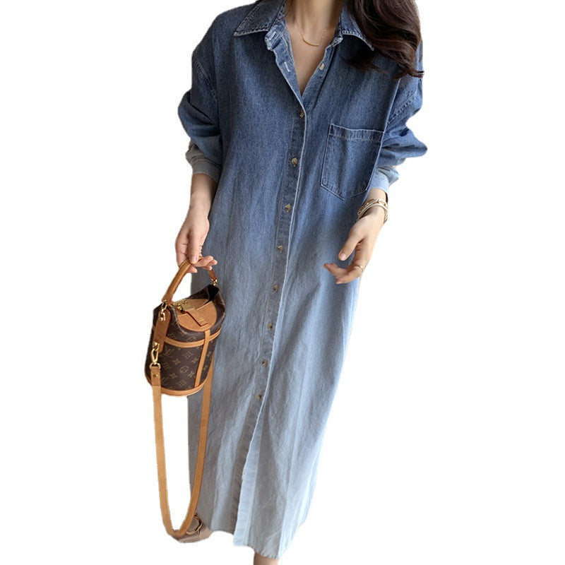 Damen Verlaufs-Jeans-Hemdkleid Maxi mit durchgehender Knopfleiste, Brusttasche und Seitenschlitzen – Valéora