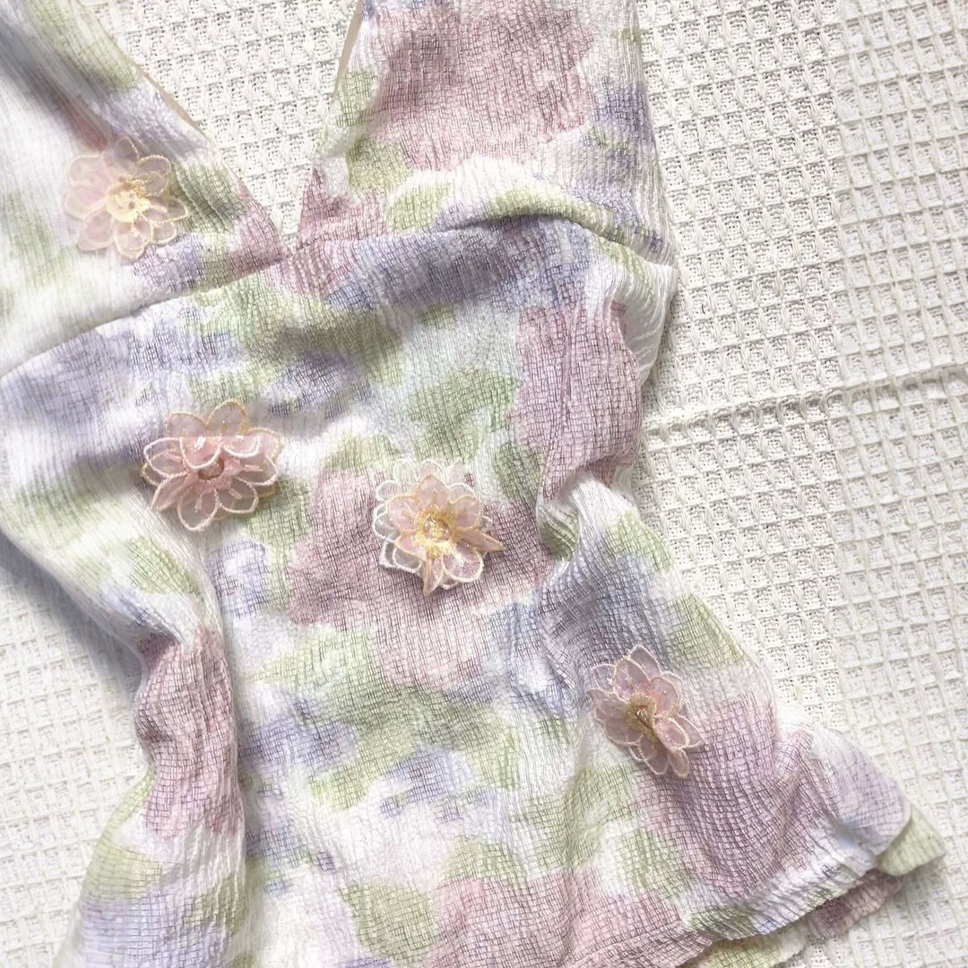 Damen Blühendes Sommer-Top mit elegantem V-Ausschnitt und feinen Rüschendetails Echo Archiv