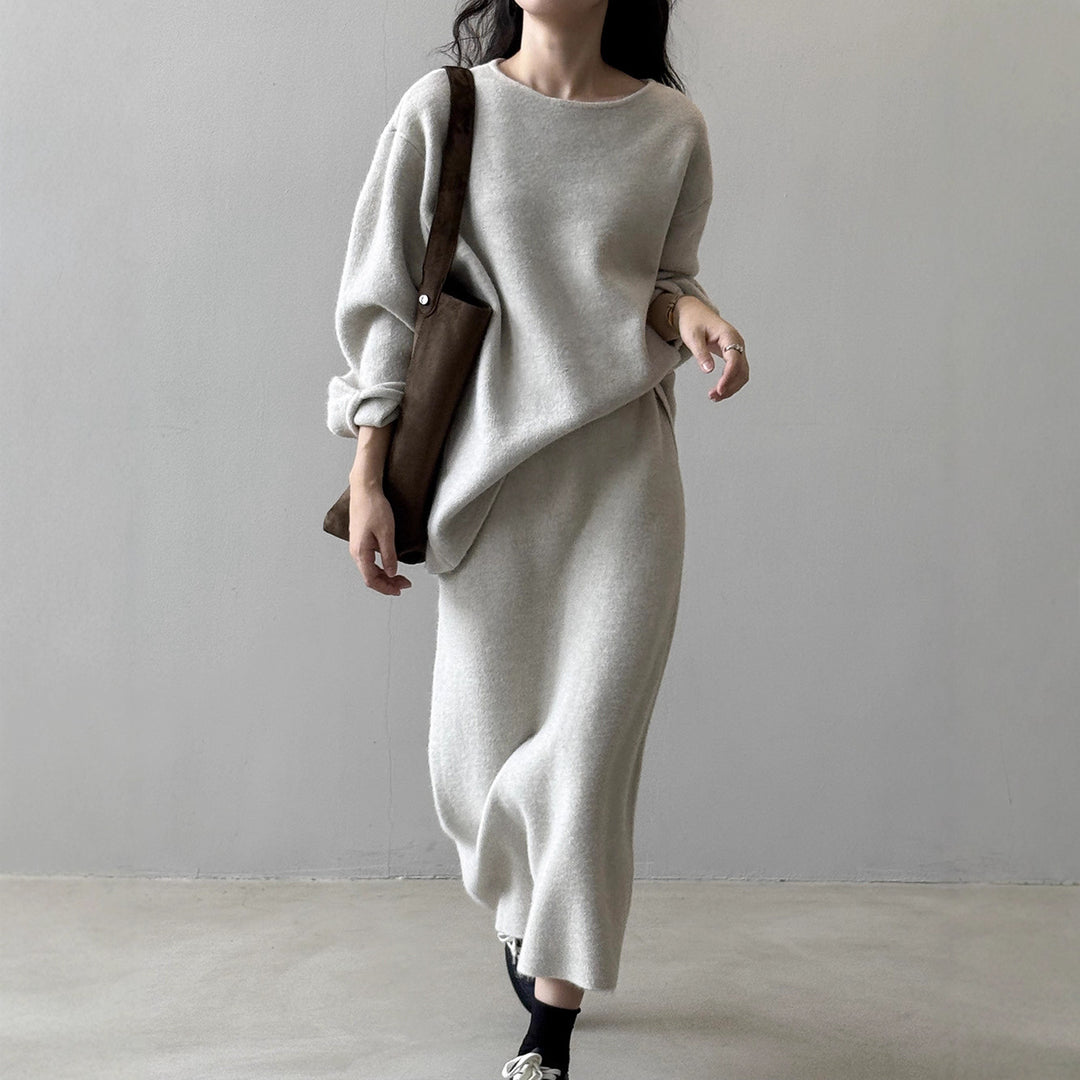 Damen Kuscheliges Strick-Set Oversize-Pullover mit weitem Rundhalsausschnitt und Midirock Echoarchiv