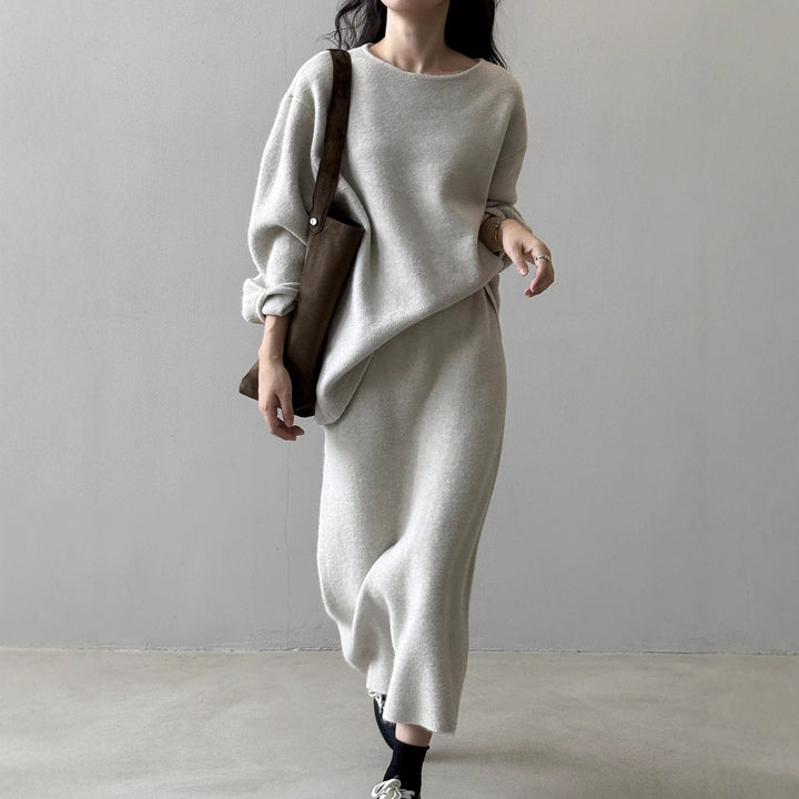 Damen Kuscheliges Strick-Set Oversize-Pullover mit weitem Rundhalsausschnitt und Midirock Echoarchiv