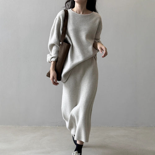 Damen Kuscheliges Strick-Set Oversize-Pullover mit weitem Rundhalsausschnitt und Midirock Echoarchiv
