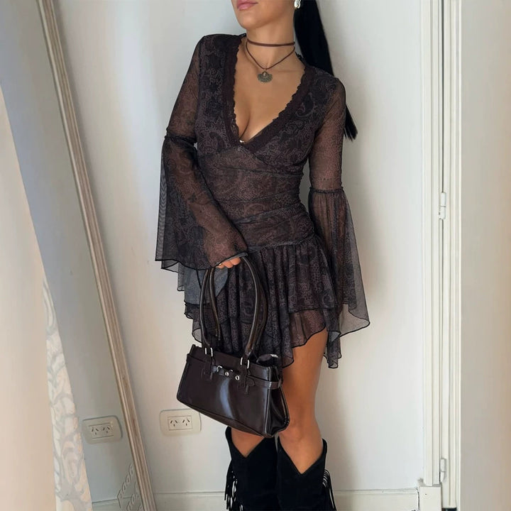 Damen Transparentes Spitzen-Minikleid mit tiefem V‑Ausschnitt, Rüschenrock & Glockenärmeln Echoarchiv