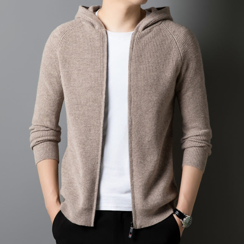 Herren Strickjacke mit Kapuze und modernen Akzenten Echoarchiv