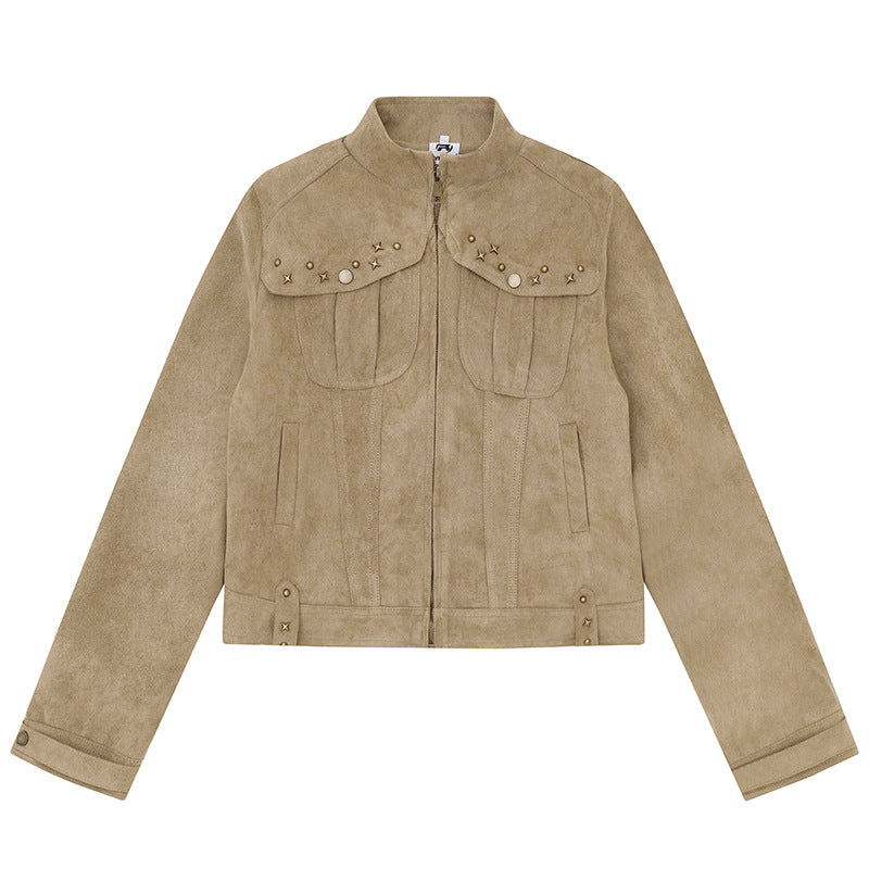 Damen Kurz geschnittene Velourslederjacke mit Stehkragen, Zier‑Nieten und Pattentaschen Echoarchiv