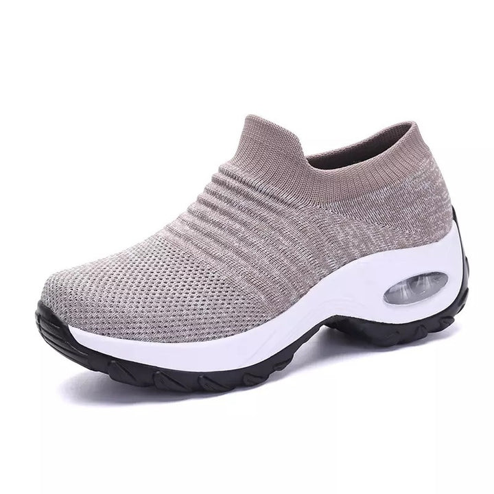 Damen Slip-On Strick-Sneaker mit sockenähnlichem Schaft und Luftkissen-Plateausohle – Névara