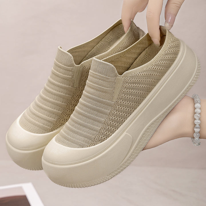 Damen nan gestrickter Slip-On Plateau-Sneaker mit nahtlosem Sockenschaft und robuster Profilsohle Echo Archiv