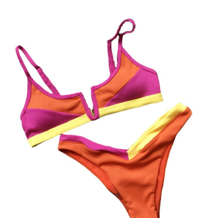 Damen Bikini-Set mit modischem V-Ausschnitt und sportlichen Akzenten Echo Archiv