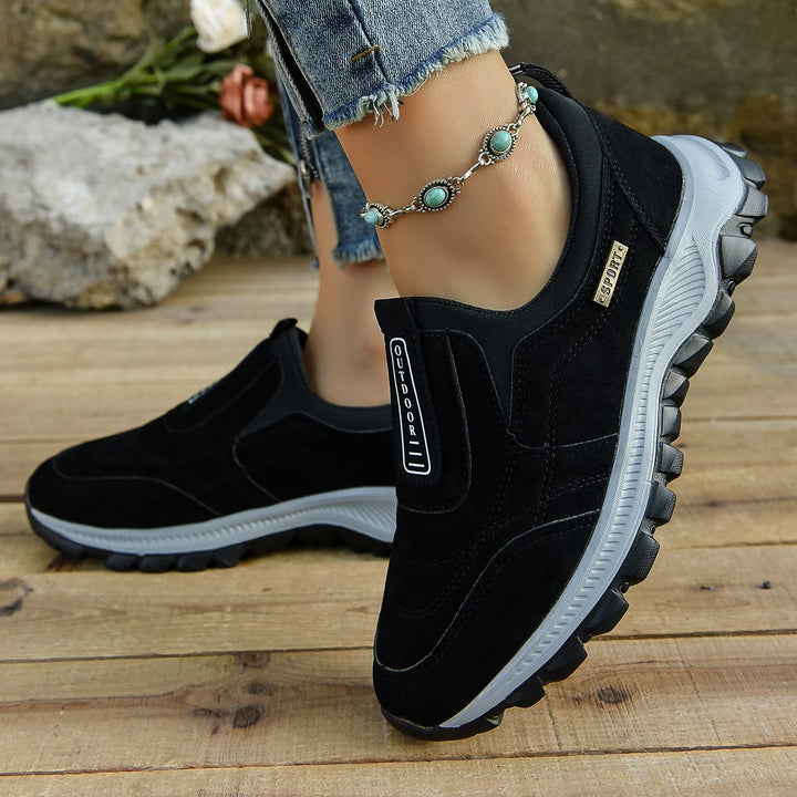 Damen Outdoor-Slip-On-Sneaker mit robustem Lug-Profil und Velours‑Optik Echo Archiv
